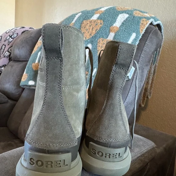 Sorel Sage and Gray Waterproof Boots, rubber sole, size 8.5, NEW - Picture 4 of 7
